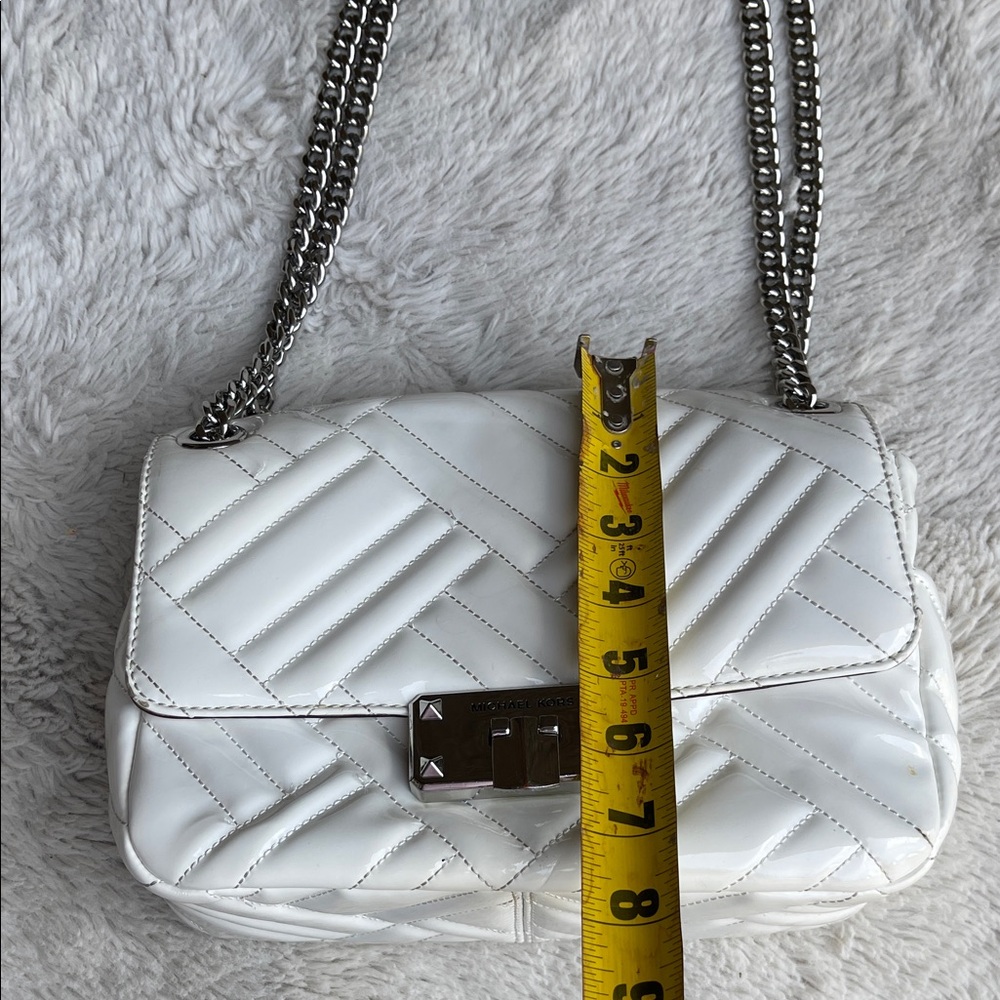 Michael Kors Peyton Quilted patent leather Shoulder Bag - Picture 15 of 16